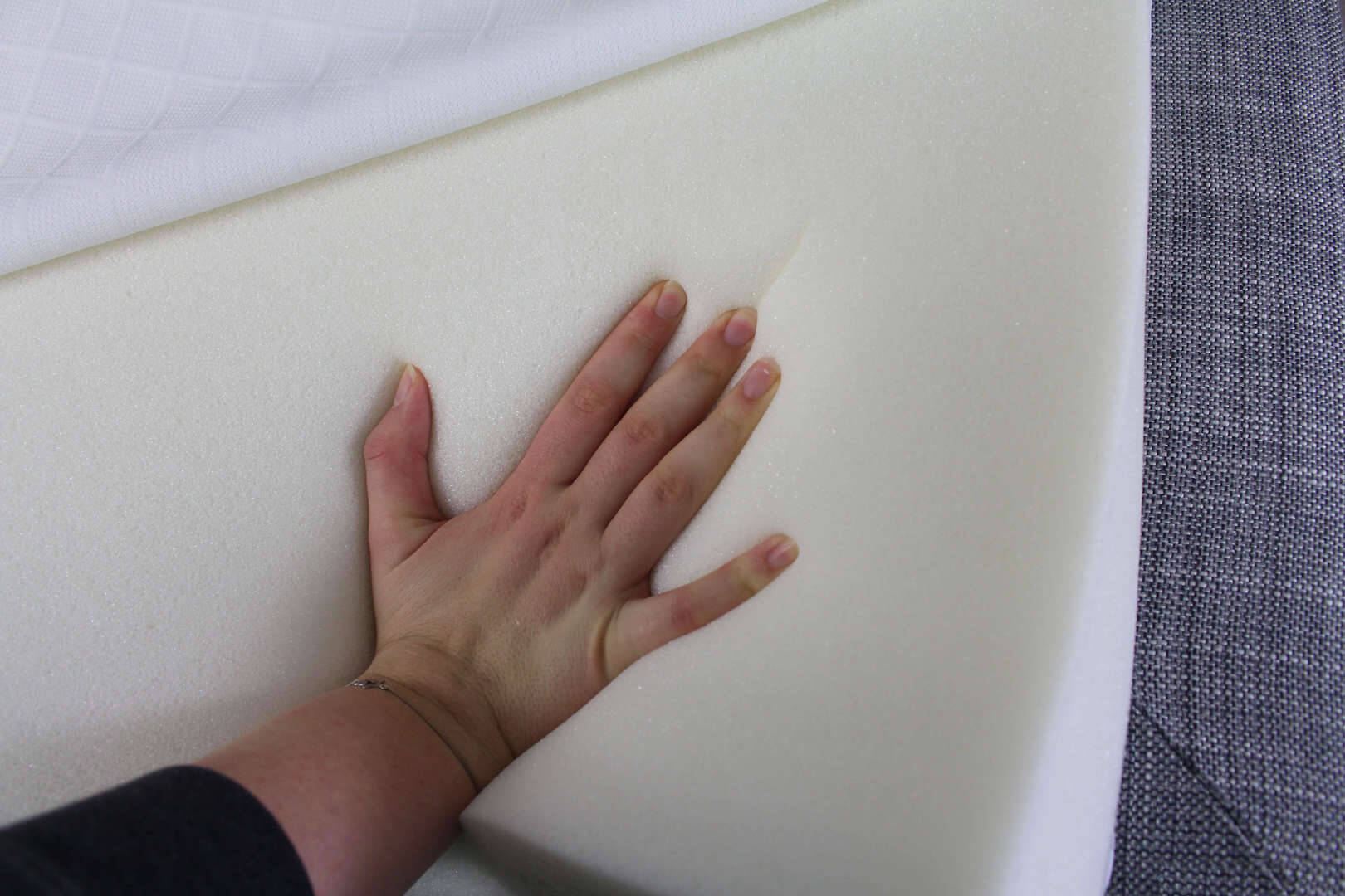 Recci Matratzen Topper Visco-Schaum Handabdruck